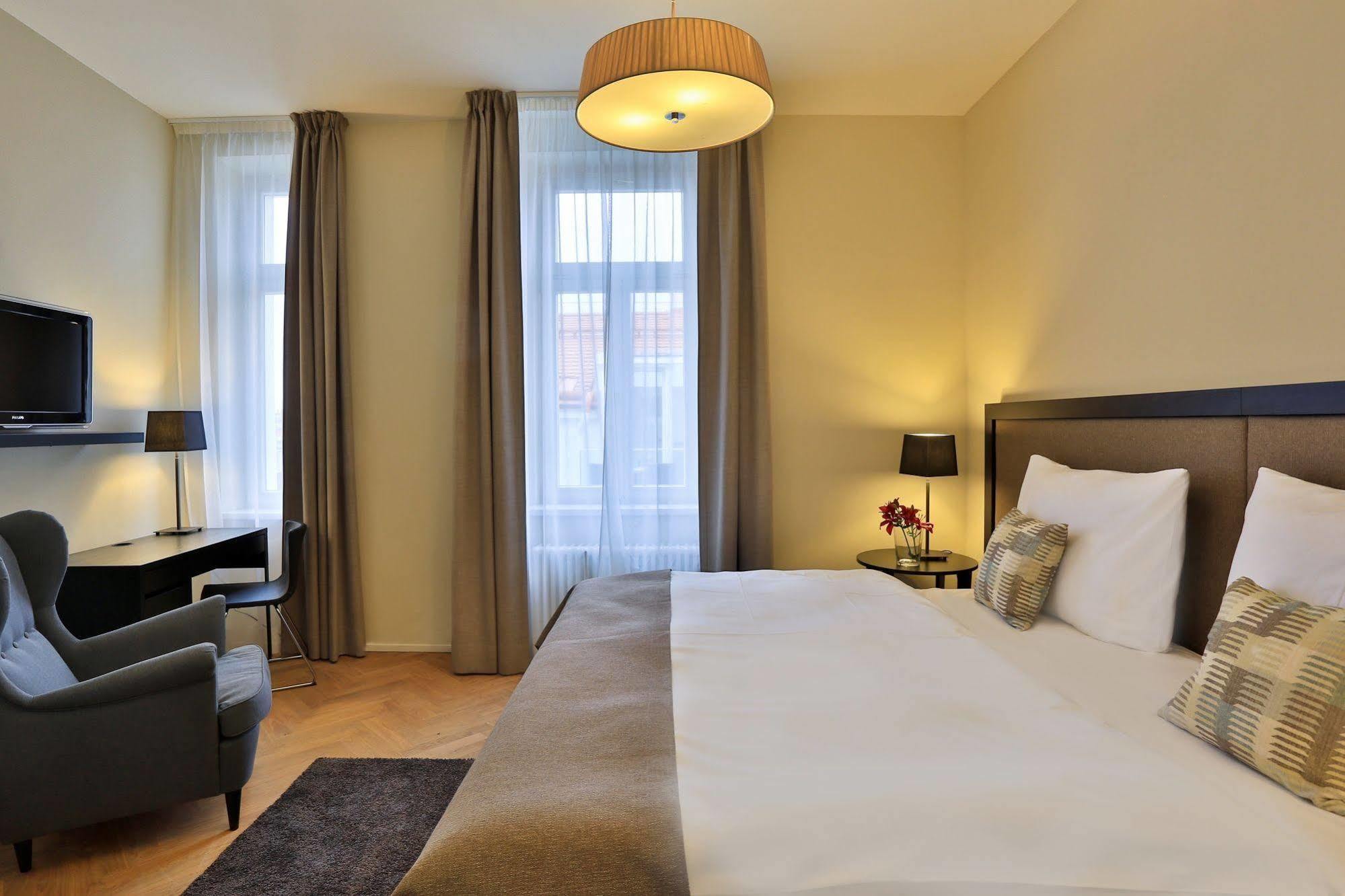 James Hotel & Apartments Prague Ngoại thất bức ảnh